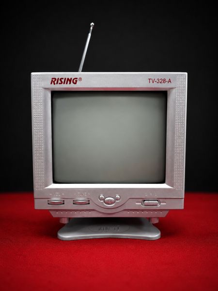 Малък Телевизор RS-TV328A, 7 Inch, Зарядно за кола