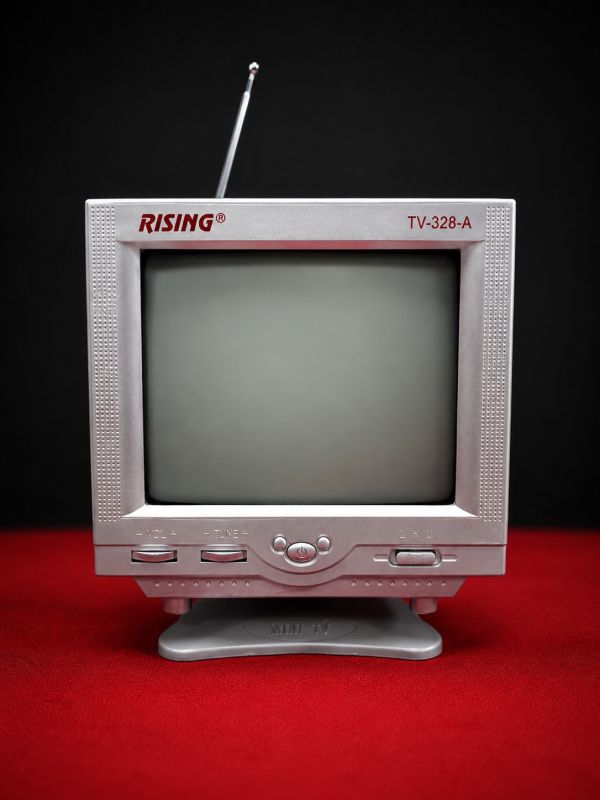 Малък Телевизор RS-TV328A, 7 Inch, Зарядно за кола